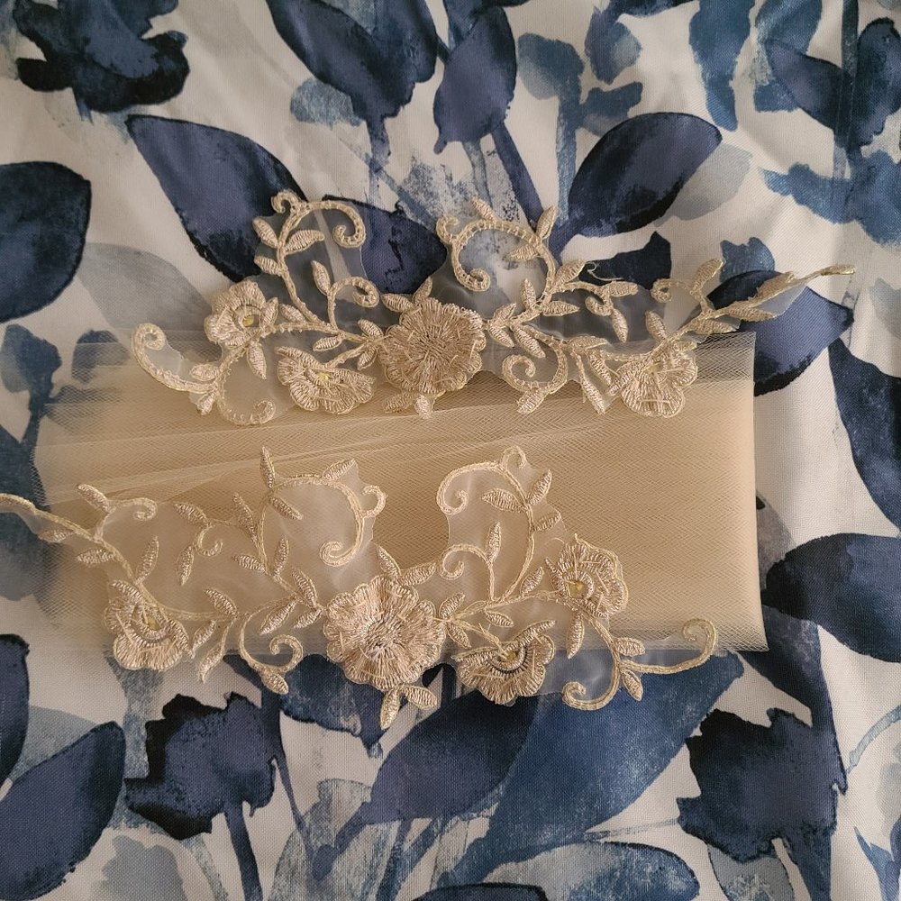 2 Embellishments and Tulle - Picture 4 of 4